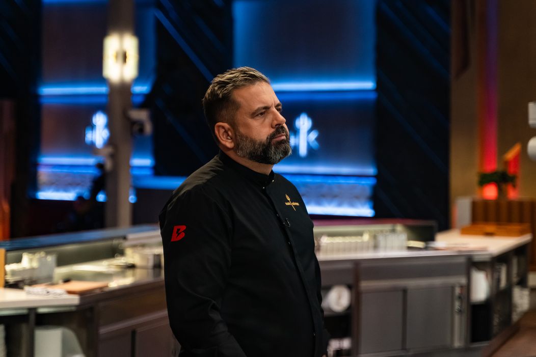 Radek Kašpárek v Hell's Kitchen přísně vyhlíží své kolegy z Masterchefa