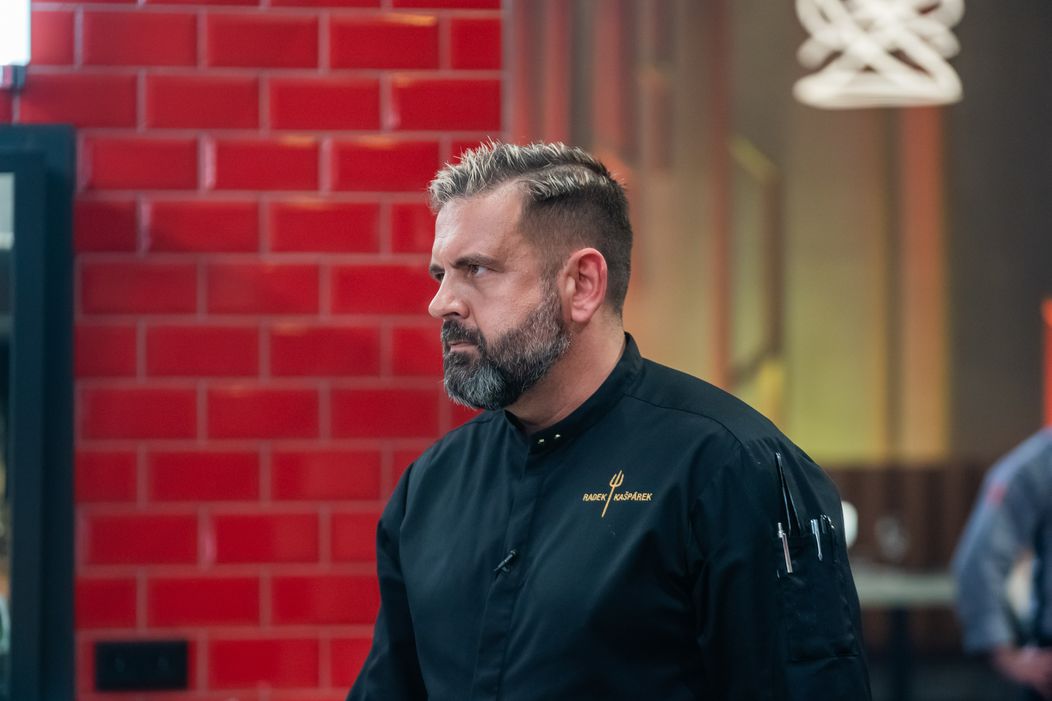Radek Kašpárek kontroluje červený tým, který se dostal do svízele.