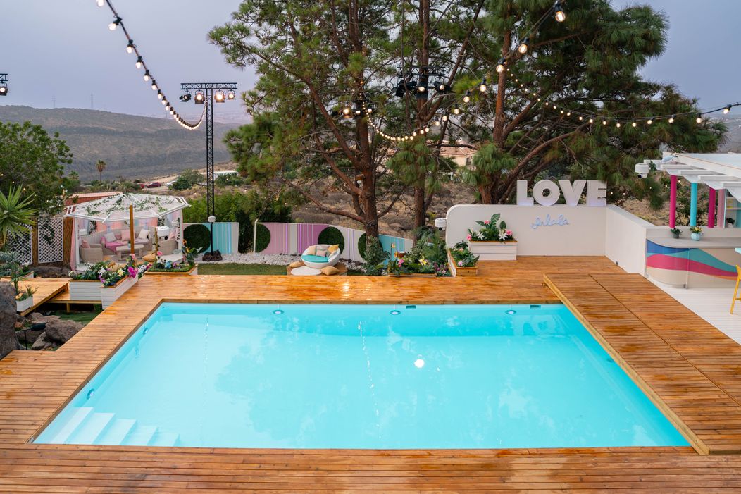Love Island - bazén