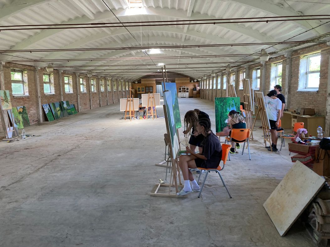 Výstava studentů Střední školy uměleckomanažerské v galerii v Dobročkovicích (4)