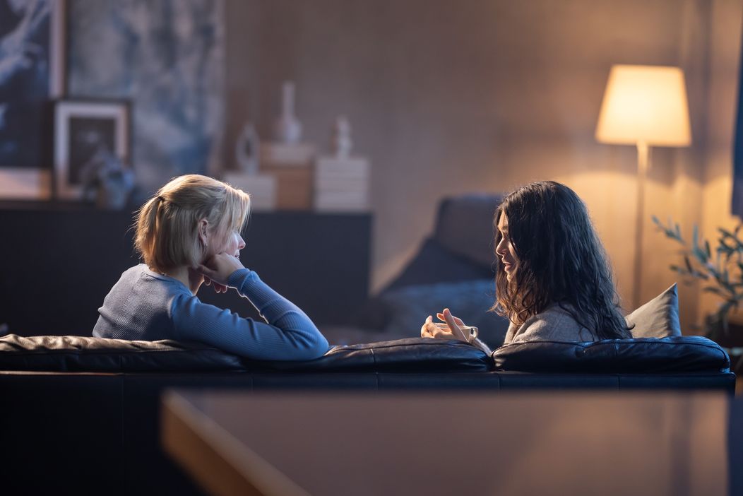 Patricie Solaříková a Leona Skleničková ve Specialistech
