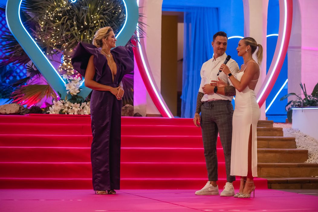 Love Island -  Kryštof a Denisa při rozhovoru