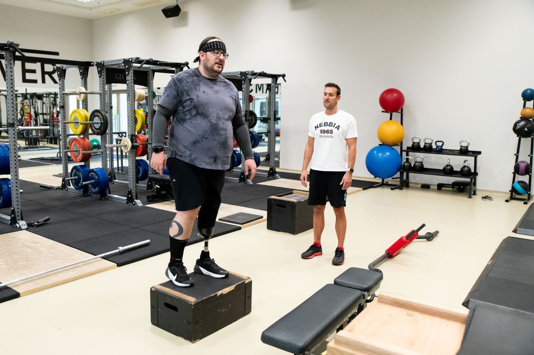 Marek v šestnácti letech přišel o část nohy a nyní se pohybuje s protézou. 