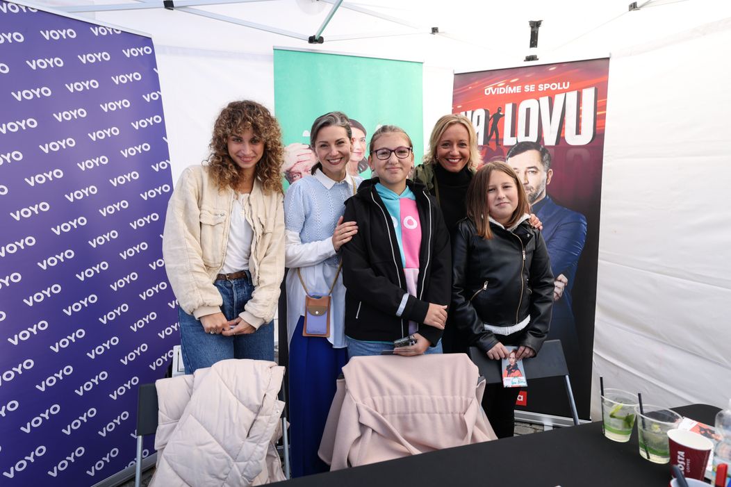 Hana Kusnjerová, Natálie Otáhalová a Jana Holcová se fotily s fanoušky na Dni s Novou v Brně