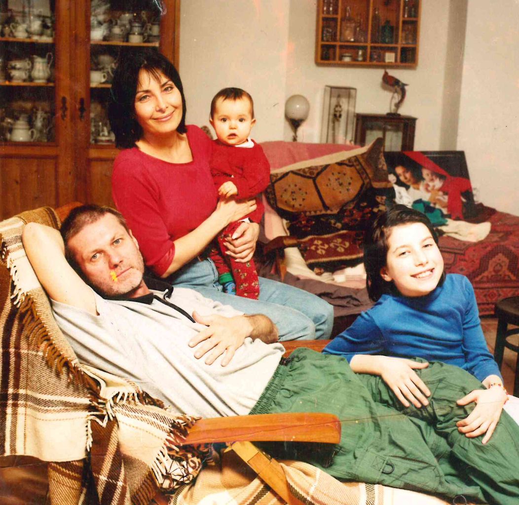 Viktorie Mertová Belladonna se sestrou Esther, s maminkou Zorou a tatínkem Zdeňkem Mertou