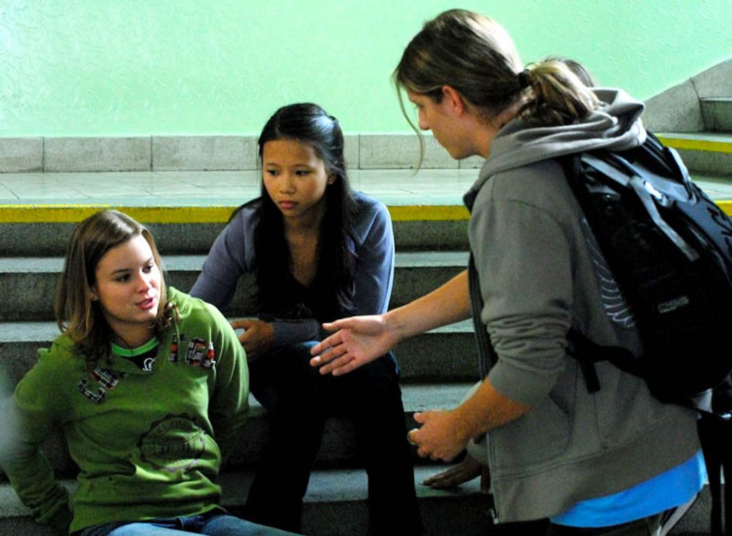 Seriál Ulice: Tereza Jordánová, Lan Thi Trung a Štěpán Stránský - trapas při setkání nedlouho po Terezině a Štěpánově rozchodu v roce 2007