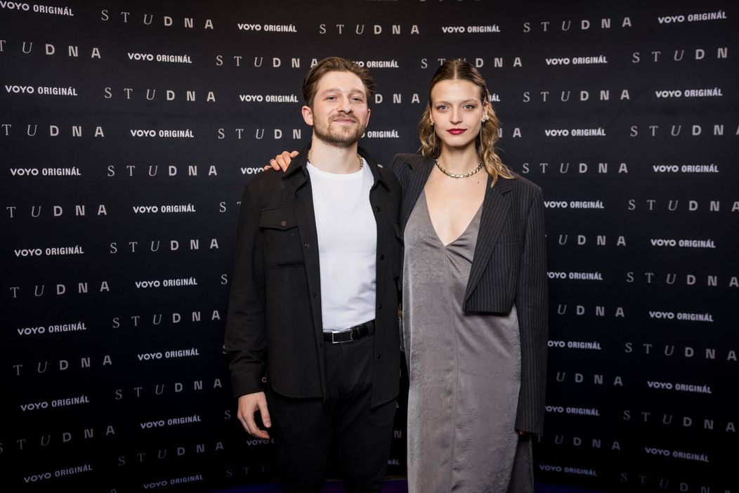 Filip Červenka a Simona Lewandowska na premiéře Studny v Lucerně
