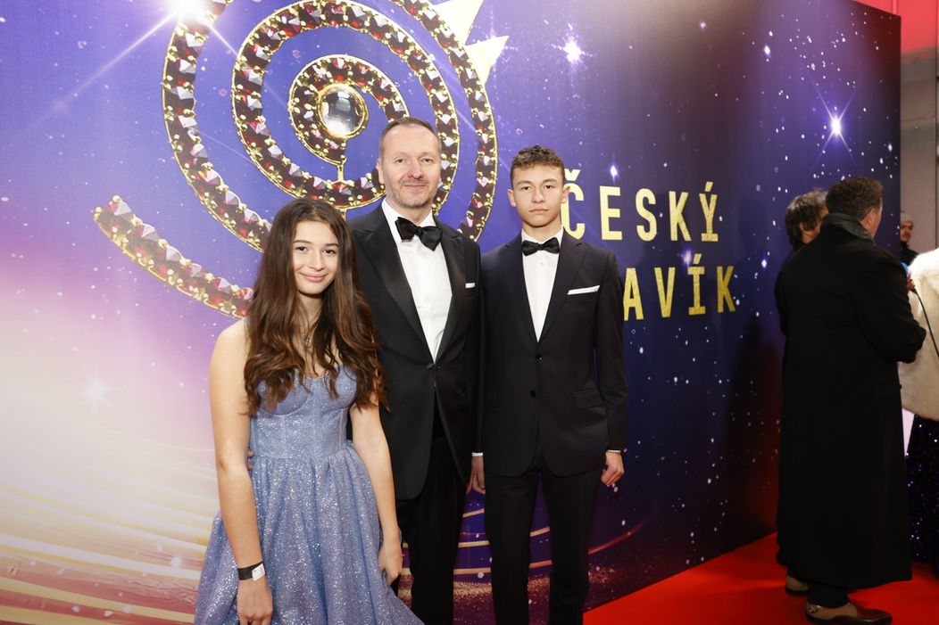 Český slavík 2023: Generální ředitel TV Nova Daniel Grunt s dětmi