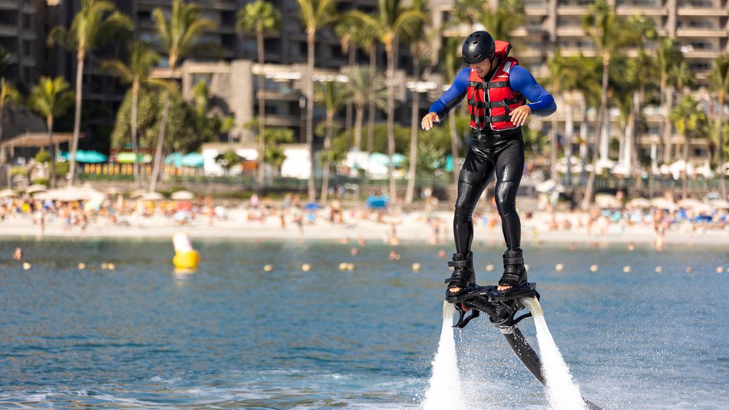 Love Island - Kryštof flyboarding