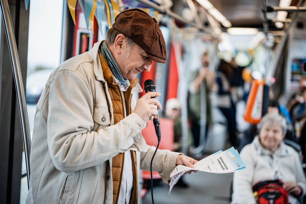 Hra byla připravená pro 30 fanoušků, kteří byli vybráni jako ti nejvěrnější diváci seriálu. Bez znalosti postav a jejich osudů se v ní neobešli. 