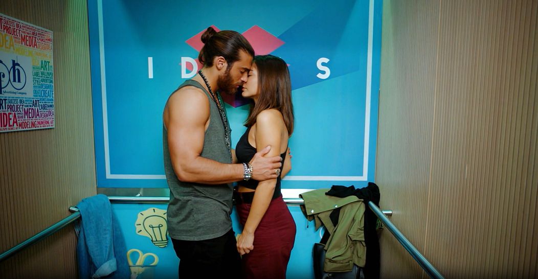 Zasněná láska - Can Yaman a Demet Özdemir 3