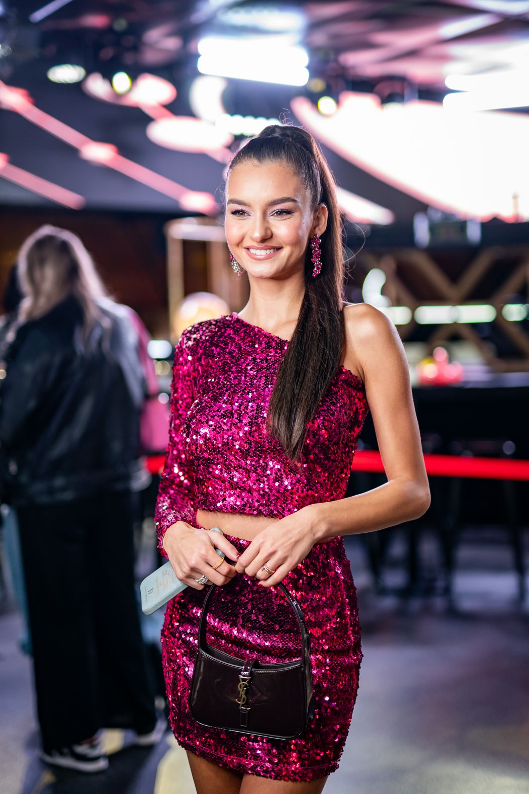 Julie Hojdyszová dorazila ve třpytivém oblečku