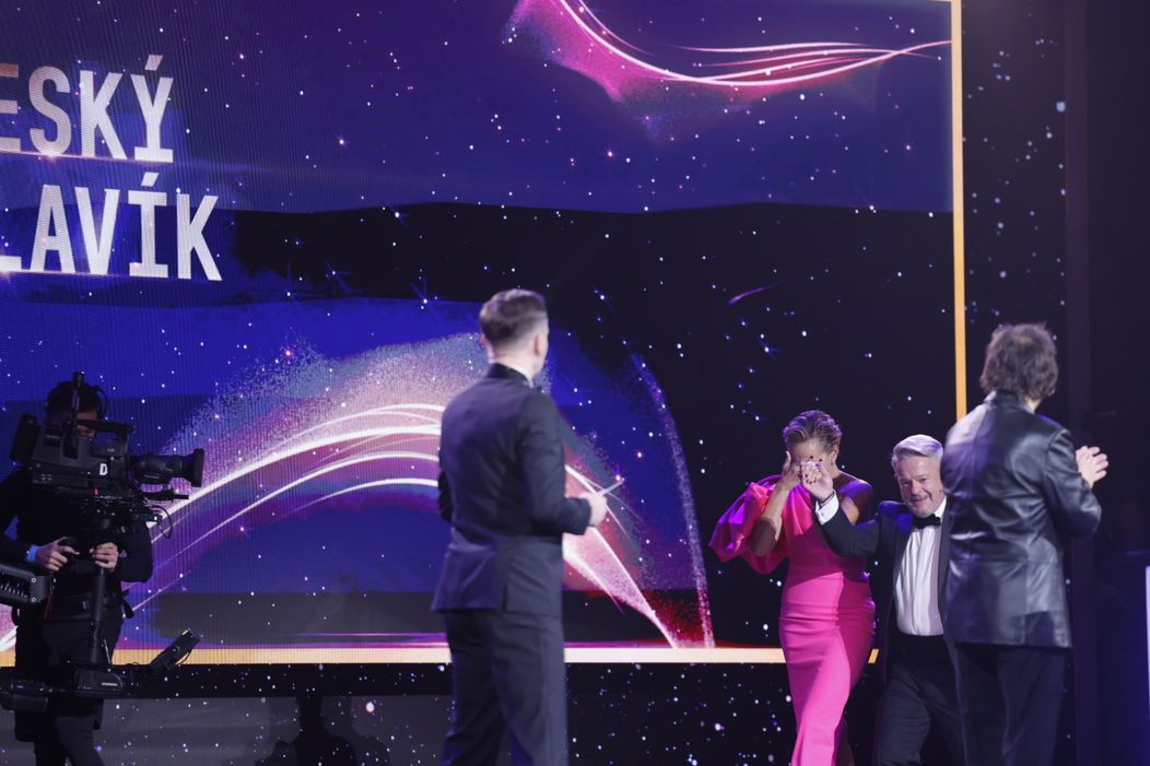 Český slavík 2023: Monika Absolonová si přichází pro bronzovou sošku