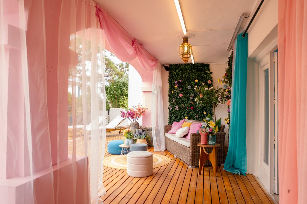 Love Island - venkovní posezení