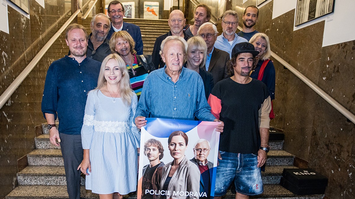 Premiéra Policie Modrava s oblíbeným hrdiny! Dorazila i slavná Boženka ...
