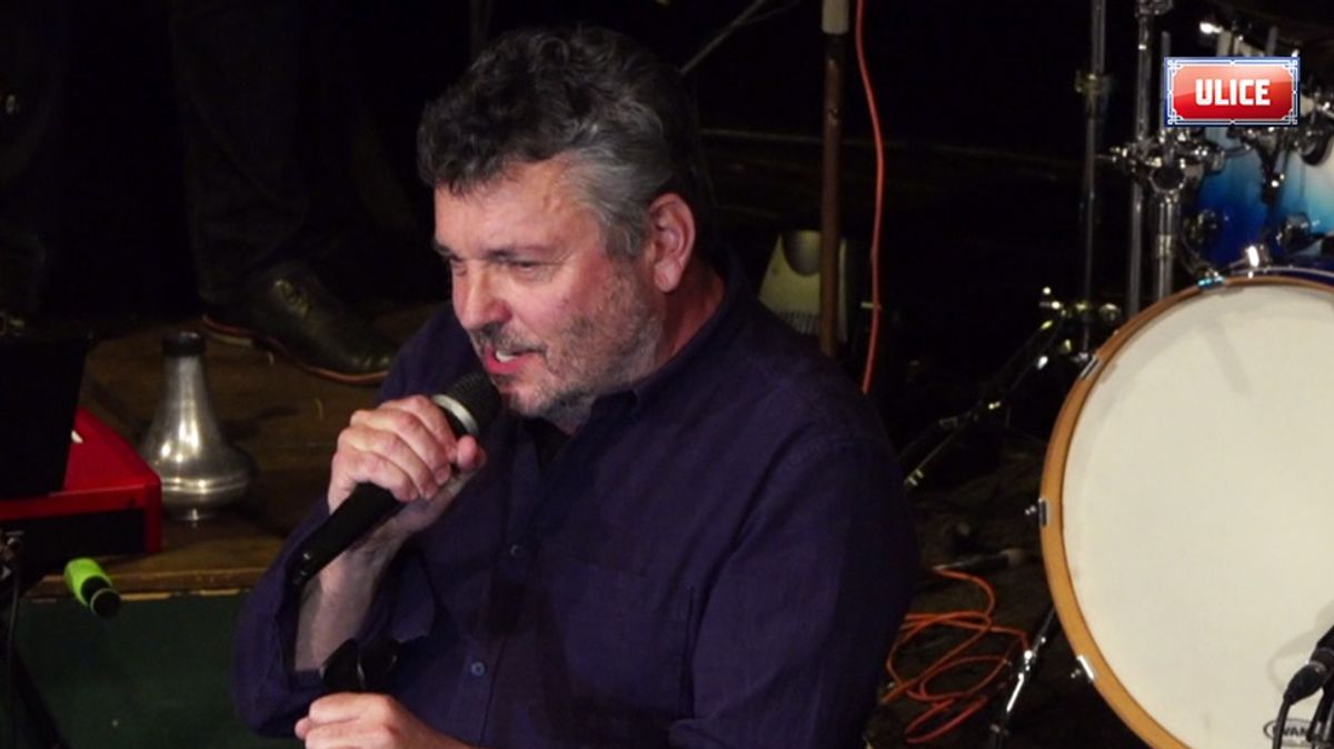 VIDEO Skrytý talent Jiřího Štrébla. Oblíbený herec skvěle zpívá! Kde