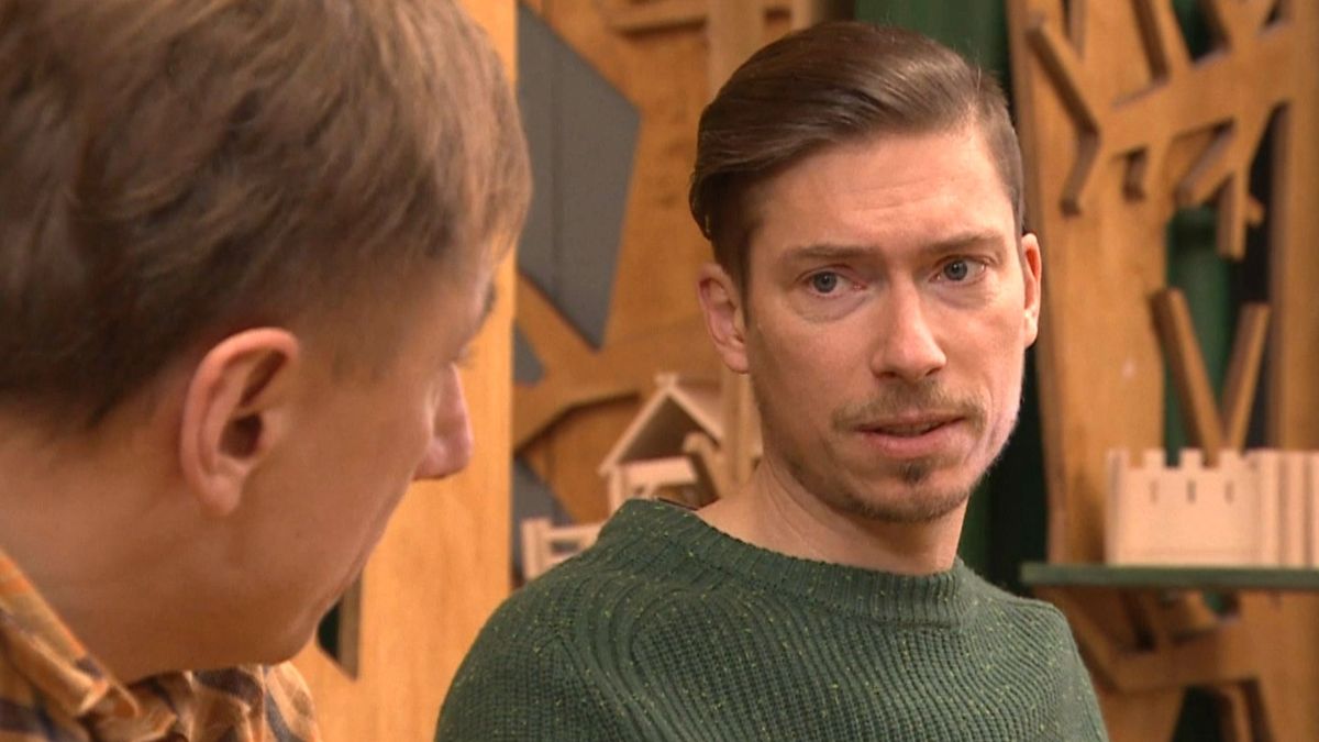 Pavel v Ulici soucítí s Rosťou. Nabídne mu pomocnou ruku
