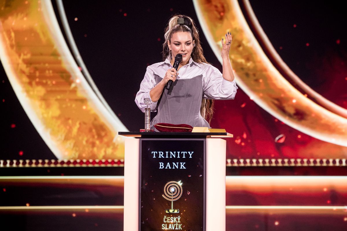 Ewa Farna zpěvačkou roku Českého slavíka 2025. Večer přinesl i tributu a cenu pro objev