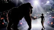 OBROVSKÉ ŠTĚSTÍ: Přežili pád z 8 metrů a vysoudili pětimilionové odškodné! Co se stalo na place filmu Velký Joe?