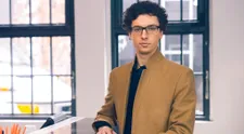 Finále Dámy a Krále se pomalu blíží a s ním i podpásovka od nenápadné postavy! VIDEO