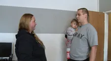 Náhradní manžel dohání úklid do extrému. Rozzuřily ho stůl a židle! VIDEO