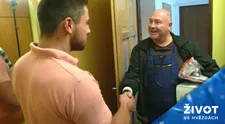 VIDEO: Zavolali si instalatéra, a u dveří jim zazvonil Michal David! Reakce jsou k nezaplacení