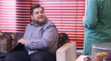 EXKLUZIVNÍ UKÁZKA z nových dílů Ulice: Tohle Pavel nečeká! Čím ho zaujme blondýnka Kamila?