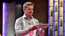 Já už nechci! Porotce MasterChefa zažívá fyzickou bolest. Žvýká totiž býčí žlázy. VIDEO