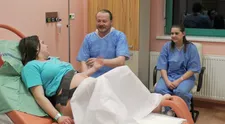 VIDEO: Netradiční pár v Malých láskách. Početí dítěte nezabránil ani obrovský věkový rozdíl