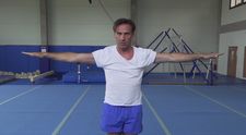 VIDEO: Roman Vojtek z Ulice předvedl parádní gymnastickou sestavu. Kde se to proboha naučil?