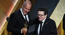 Je libo kobří krev s whiskey? Woody Harrelson popsal, jakou bizarní zkušenost zažil s Michaelem J. Foxem