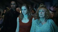 Stalker Emmy Watson? Regé-Jean Page z Hermiony během natáčení Harryho Pottera nespustil oči