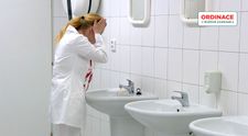 VIDEO: Zabilas pacientku! Vpálila Běla Tereze. Jak zareagovala, co Běle udělala?