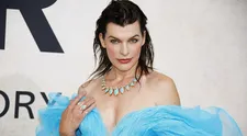 Kosení zombíků vyměnila za děti. Jak Milla Jovovich řádila s dcerou ve sněhu?