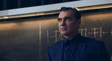 Hlavní hrdina nového seriálu je pěkný podivín! Profesor T. má řadu fóbií a zvláštní smysl pro humor
