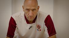 Máte rádi fotbal a máte rádi pohádky? Pak si nenechte ujít film Jan Koller: Příběh obyčejného kluka!