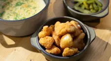 Sýrové fondue s obalovaným květákem a sýrová espuma podle Jana Punčocháře
