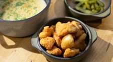 Sýrové fondue s obalovaným květákem a sýrová espuma podle Jana Punčocháře