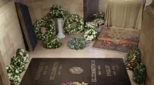 Královna Alžběta II. je opět s princem Philipem. Kde se jim může veřejnost poklonit?