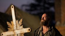 DÍVALI JSTE SE POZORNĚ? V muzikálovém filmu Bídníci byly použity části kulis z Harryho Pottera!