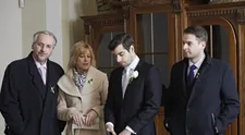 PRVNÍ FOTKY ze svatby Vojty a Bibi: Vyzdobený kostel, hosté natěšení, ale nevěsta nikde!