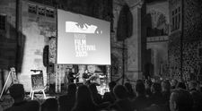 Hrad a podhradí Českého Šternberka ovládne Noir Film Festival