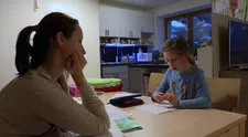 Děti téměř nemluví a neumějí ani rozpoznávat barvy! Dala bych mu pěstí, zuří Simona