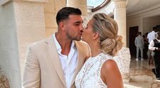 Srdíčka z Love Islandu se zasnoubila na Ibize. Tommy Fury po čtyřech letech požádal Molly-Mae o ruku!
