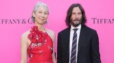 Keanu Reeves jako zamilovaný puberťák: Jak s přítelkyní dováděl na červeném koberci?