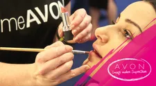 Image by Avon: Výrazné líčení na finálové večery. Nesmí chybět dva kroky