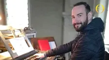 Gay Tomáš z O 10 let mladší nebude na Vánoce s přítelem. Musí do kostela!