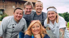 Souboj na talíři odstartuje Halina, bohyně lásky. Červenal se i Punčochář
