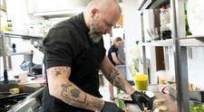 Pohlreichův souboj restaurací uspokojí  masožravce. Grily nažhaví podniky Obora a Dock House