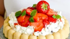 Recept od Pavlíny z 4. 2. 2024: Charlotta dort se šlehačkou a macerovaným ovocem